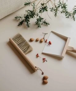 Andree Jardin Natural Fibre & Beech Hand Brush & Dustpan - White