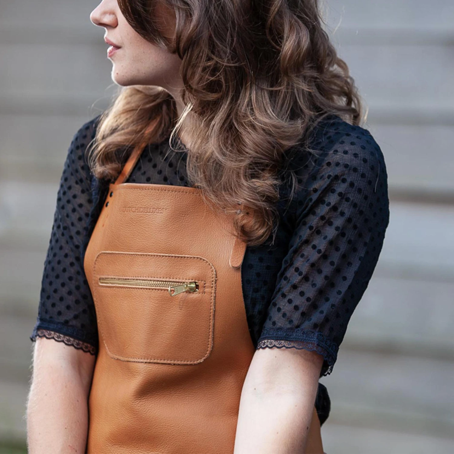 Dutchdeluxes Leather Zipper Apron In Classic Brown Cookware 7 Dutchdeluxes Leather Zipper Apron In Classic Brown Cookware